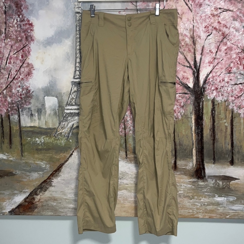 L.L. Bean Womens Tropicwear Camel Cargo Hiking Pants sz 8P Activewear Trail EUC